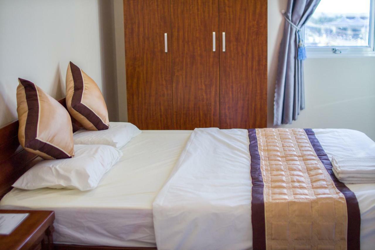 Hotel Nguyen Phuoc Плейку Экстерьер фото