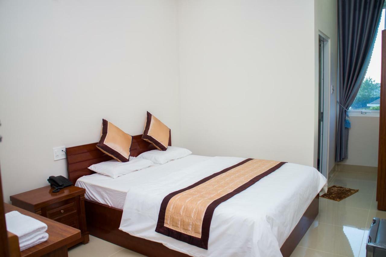 Hotel Nguyen Phuoc Плейку Экстерьер фото