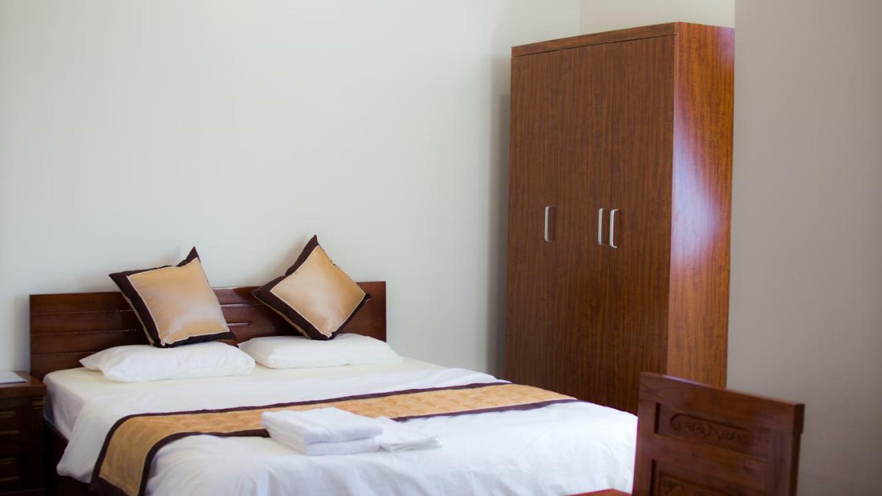 Hotel Nguyen Phuoc Плейку Экстерьер фото